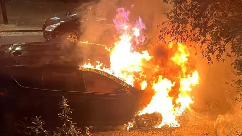 fires Starmer